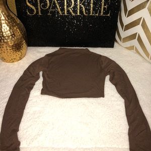 *Brown long sleeve crop top*